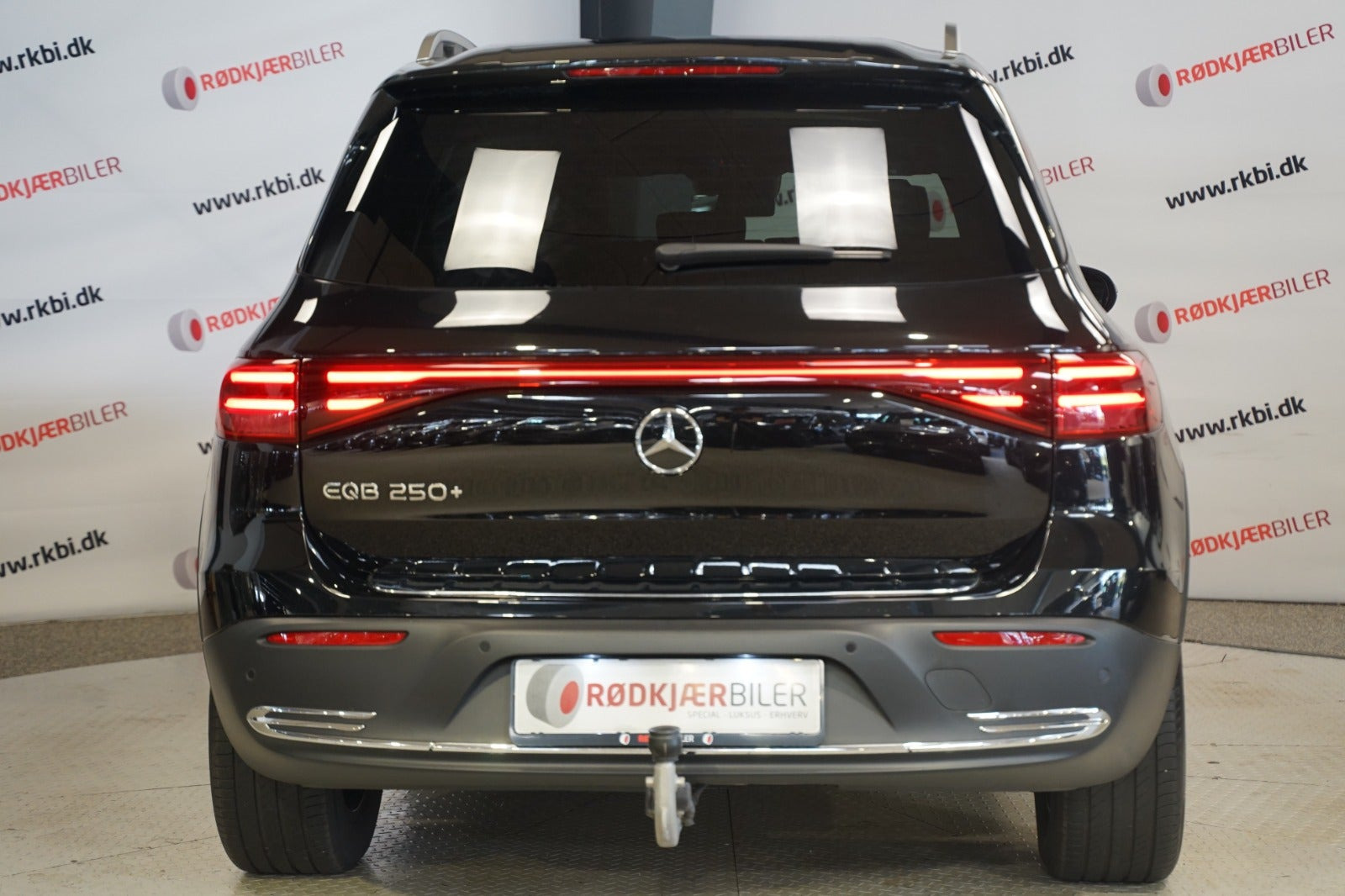Sort Mercedes EQB250+ fra 2025