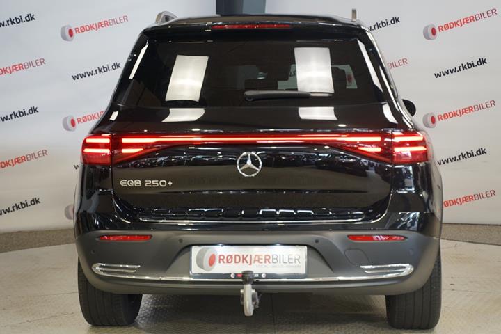 Sort Mercedes EQB250+ fra 2025
