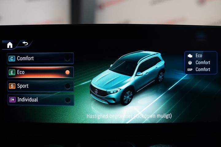 Sort Mercedes EQB250+ fra 2025