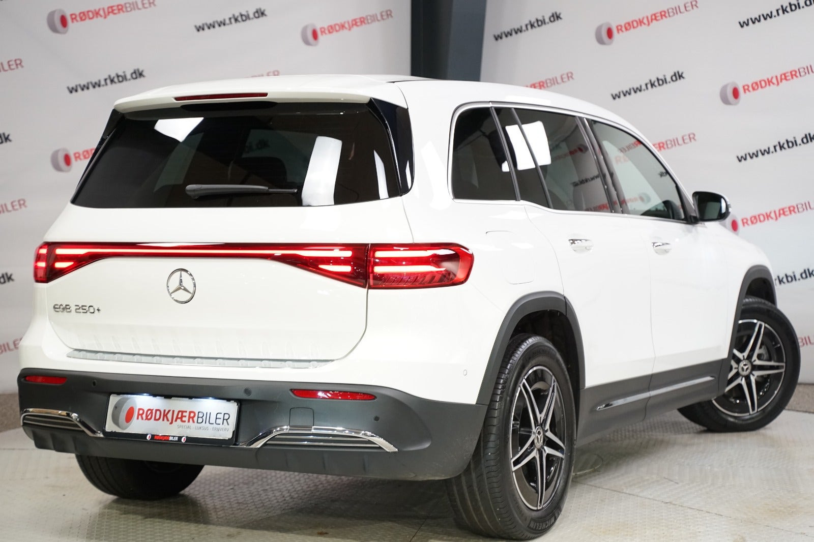 Hvid Mercedes EQB250+ fra 2025