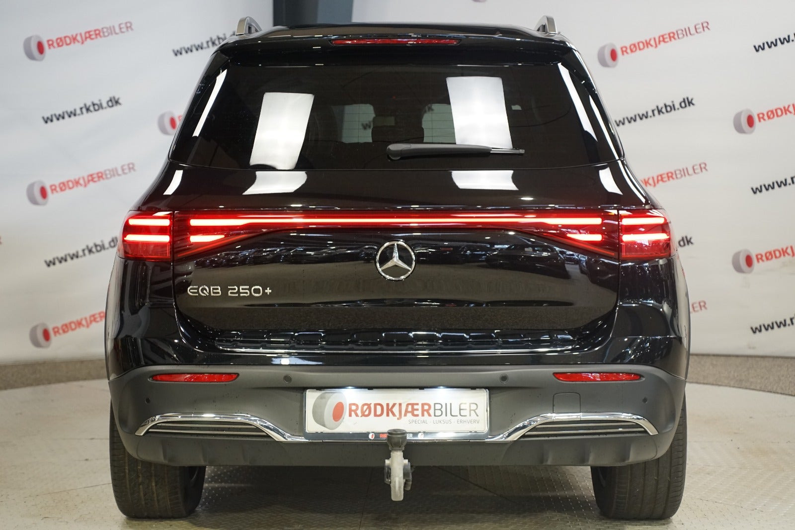 Sort Mercedes EQB250+ fra 2025