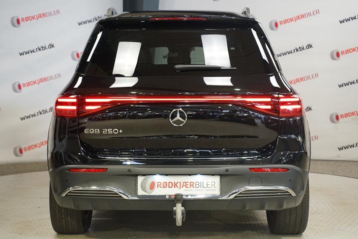 Sort Mercedes EQB250+ fra 2025