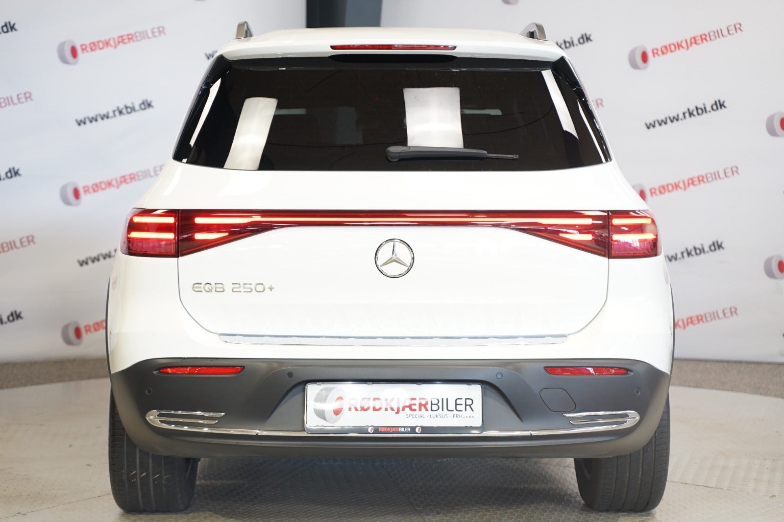 Hvid Mercedes EQB250+ fra 2025