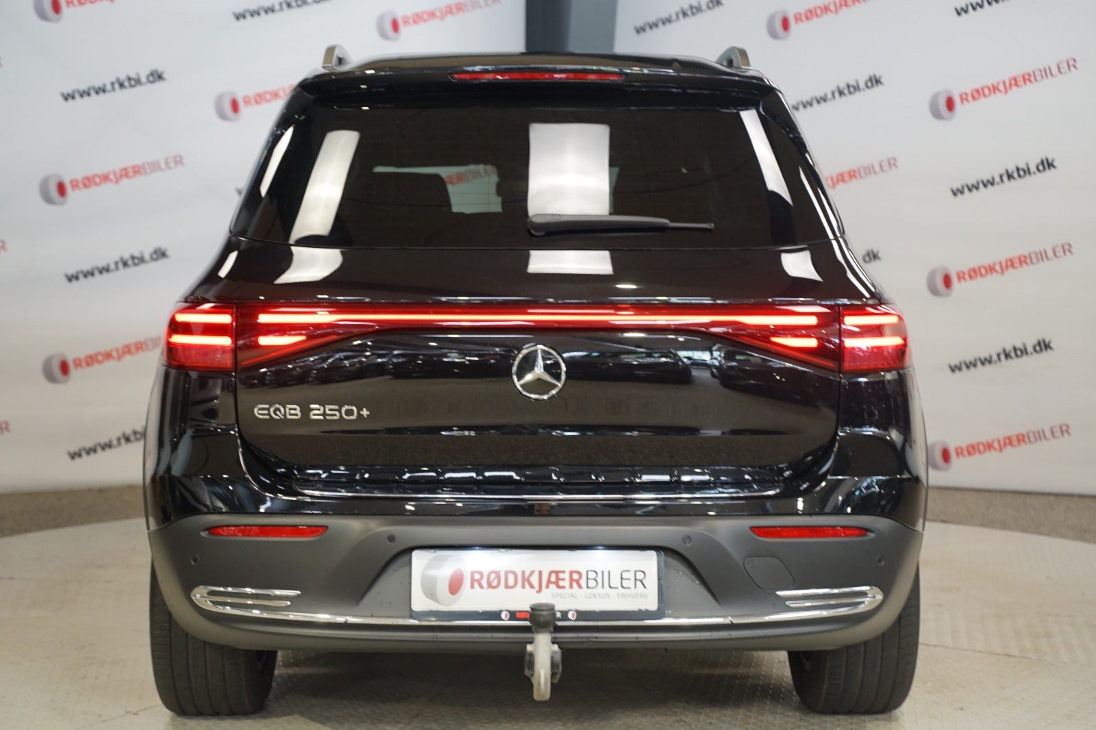Sort Mercedes EQB250+ fra 2025