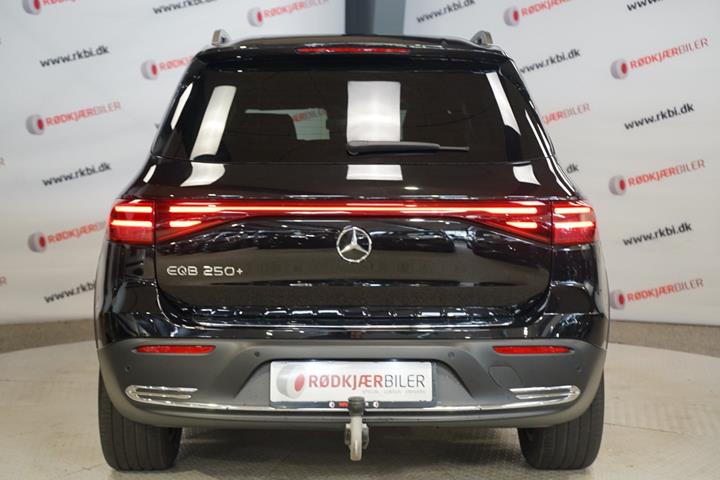 Sort Mercedes EQB250+ fra 2025