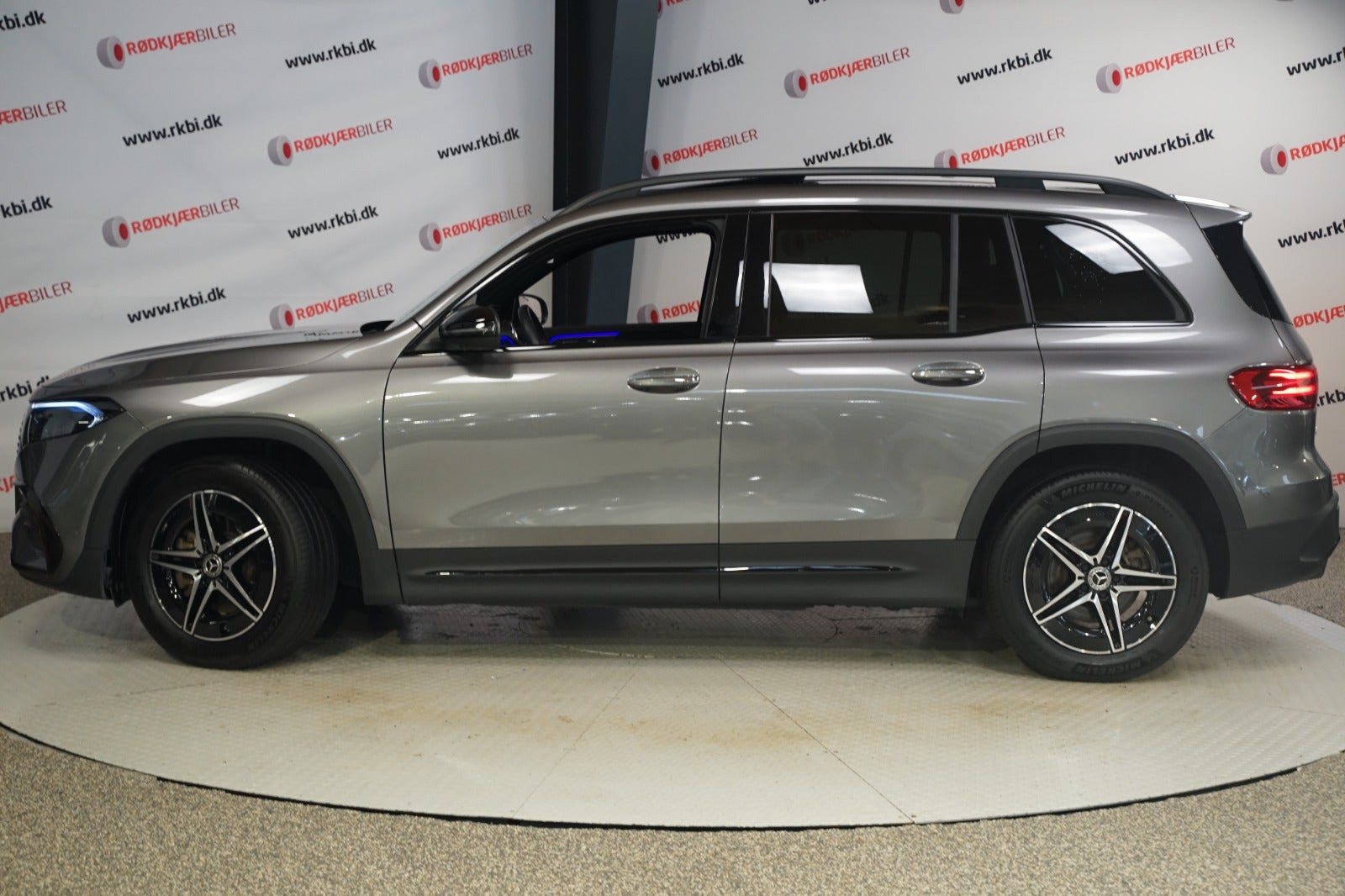 Grå Mercedes EQB250+ fra 2025