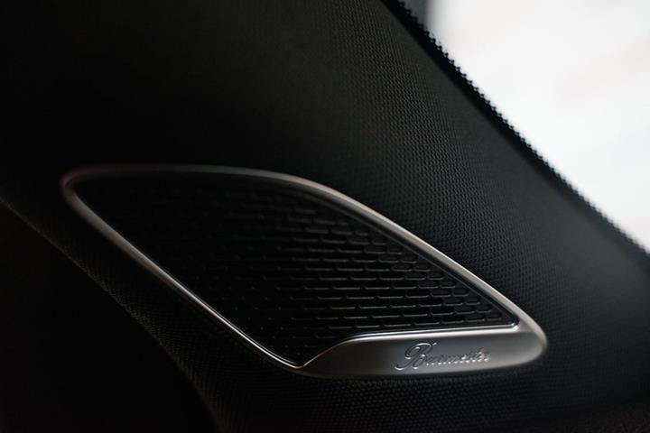 Grå Mercedes EQB250+ fra 2025