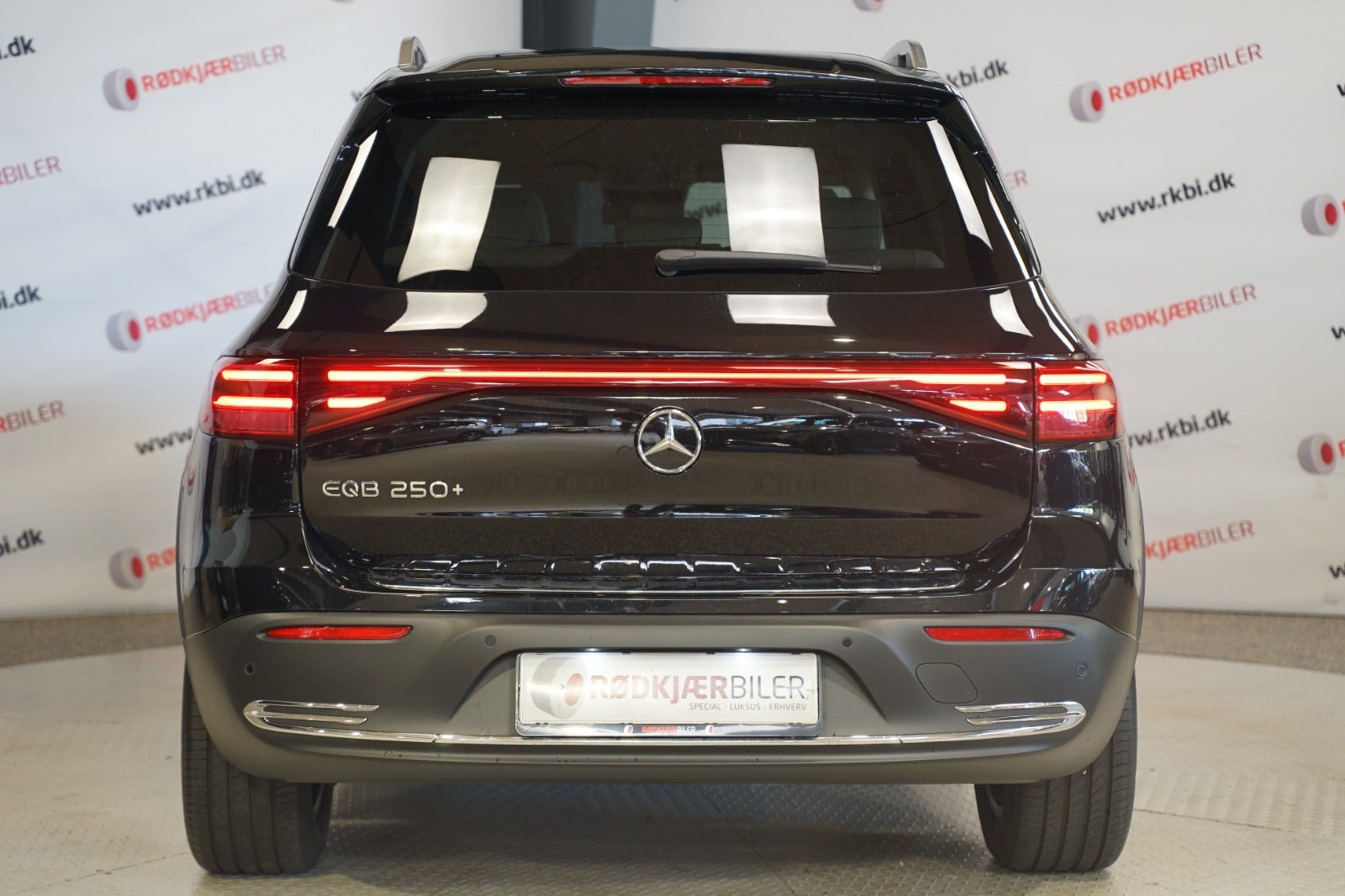 Sort Mercedes EQB250+ fra 2024