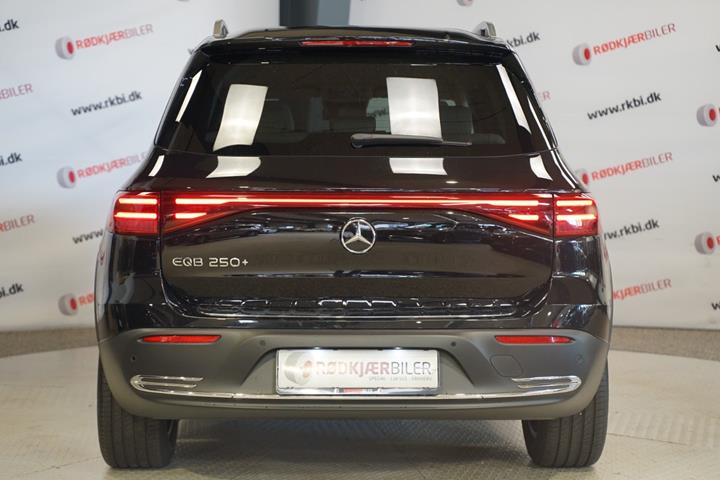Sort Mercedes EQB250+ fra 2024