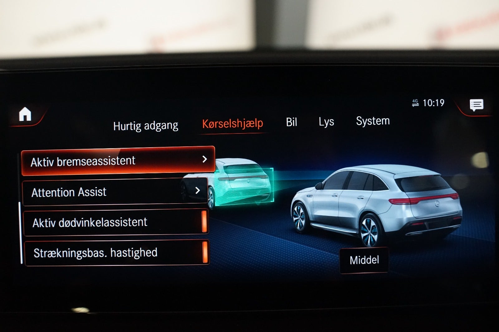Sort Mercedes EQC400 fra 2022