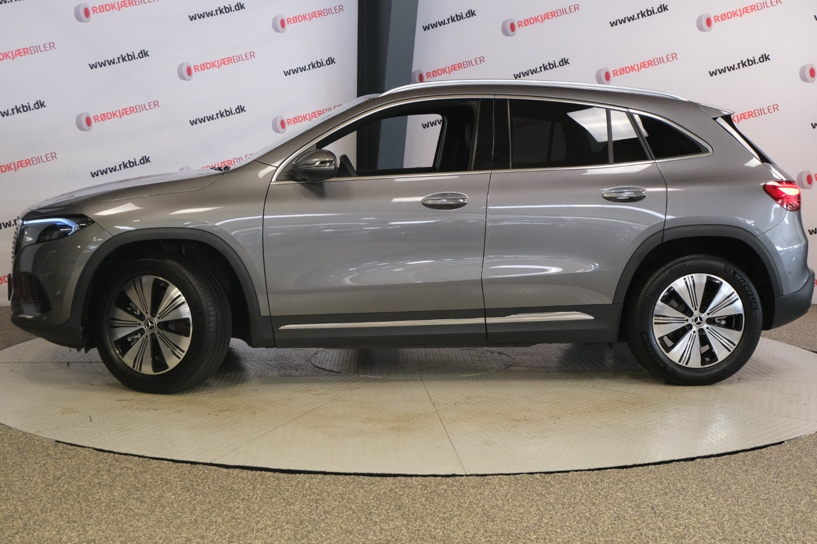 Grå Mercedes EQA250+ fra 2025
