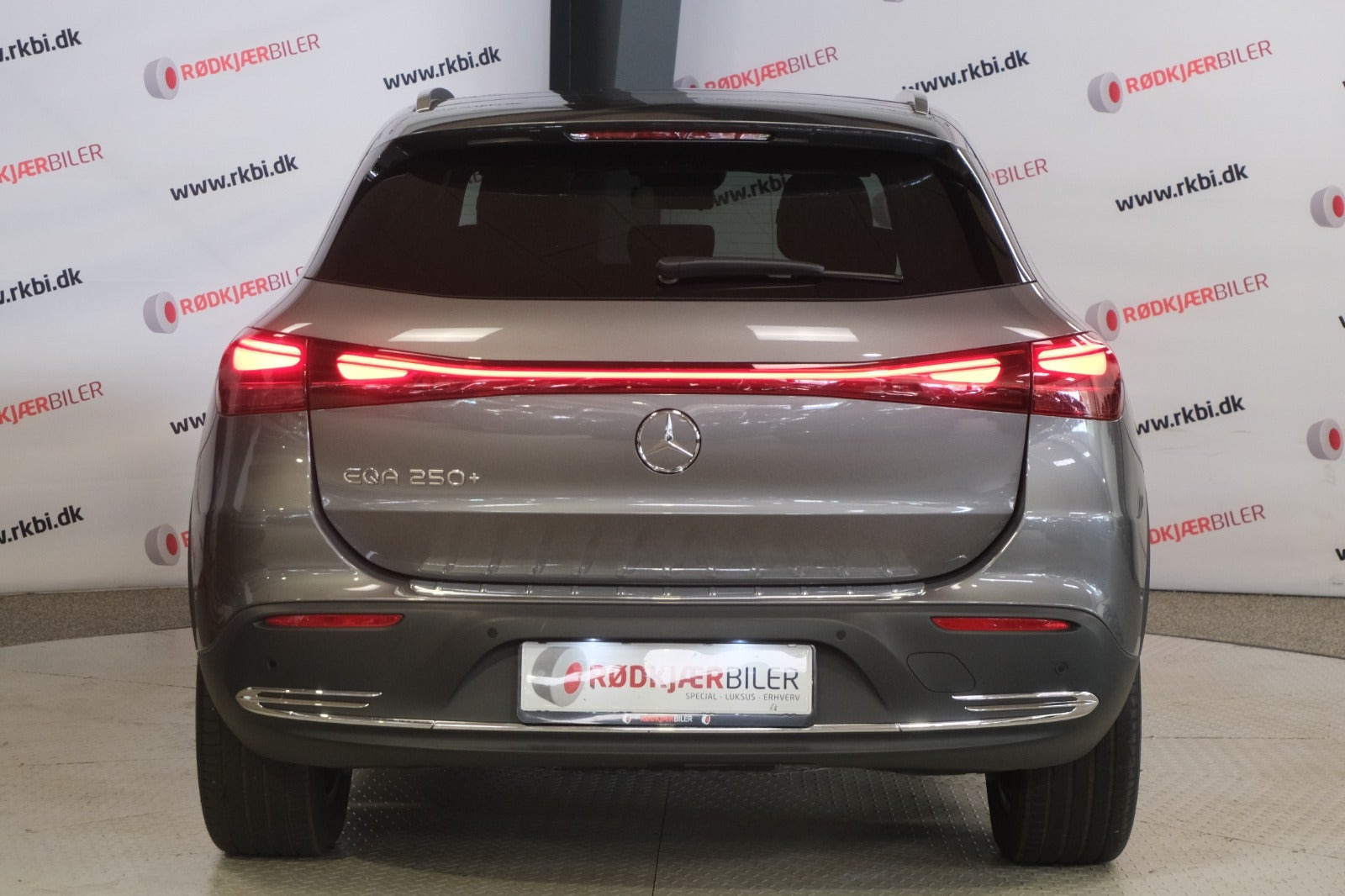 Grå Mercedes EQA250+ fra 2025