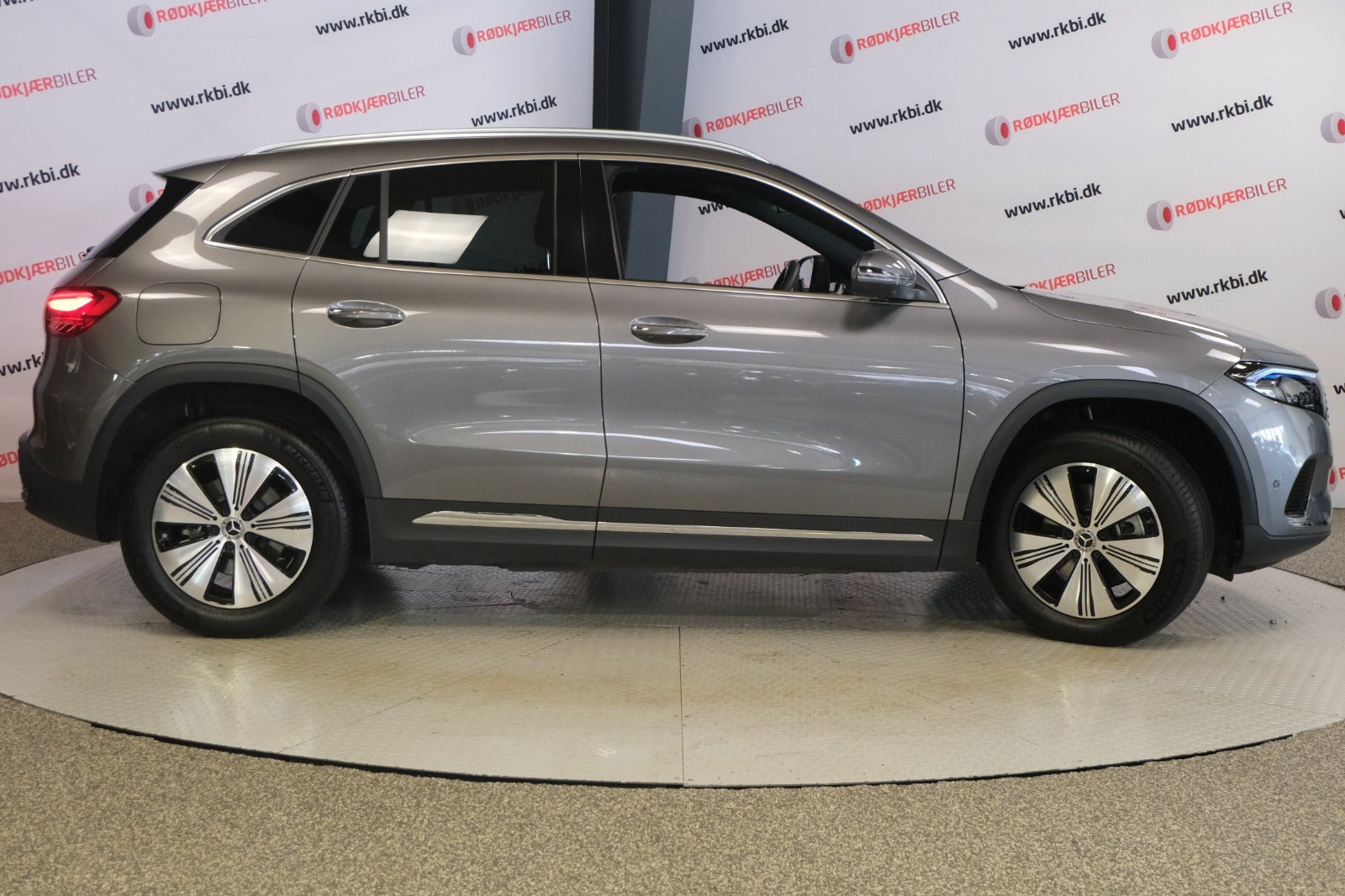 Grå Mercedes EQA250+ fra 2025