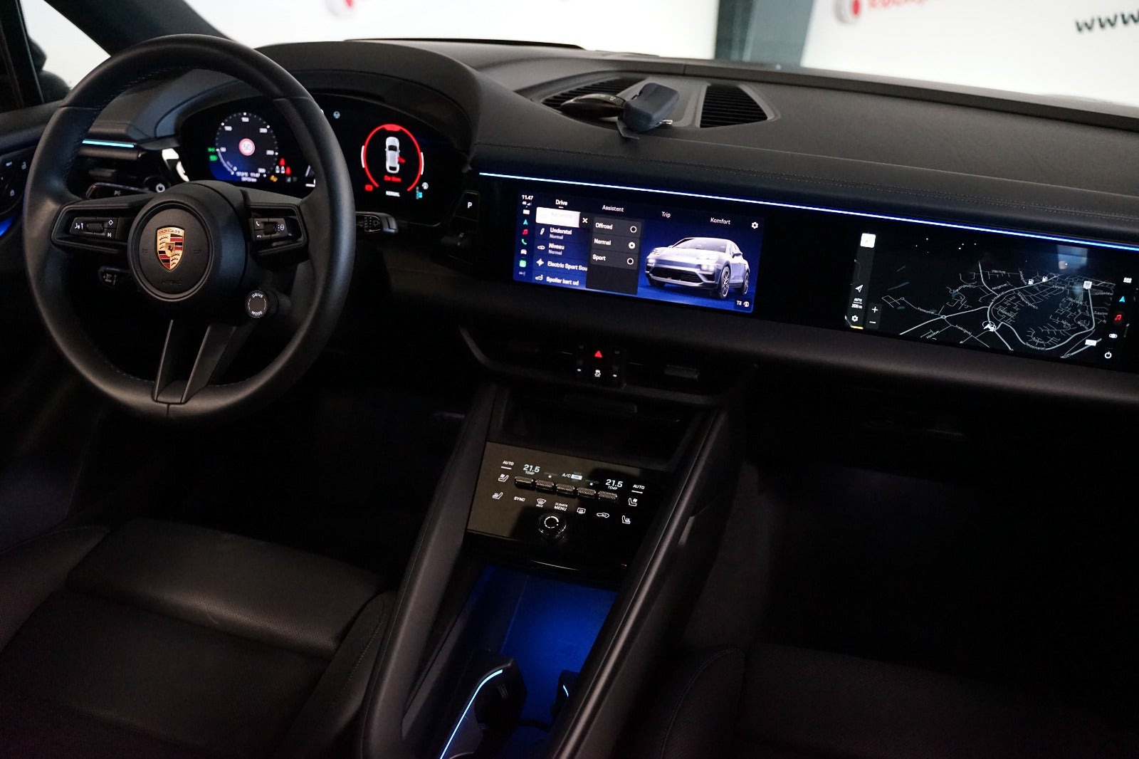 Sort Porsche Macan 4 fra 2024
