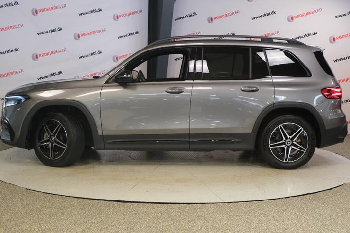 Grå Mercedes EQB250+ fra 2025