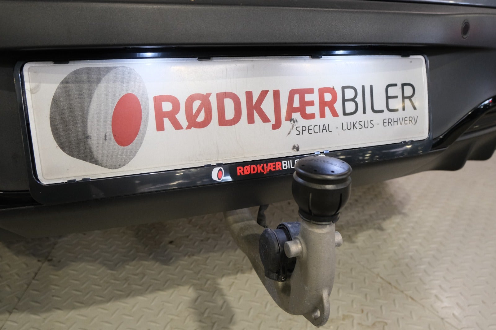 Grå Mercedes EQB250+ fra 2025