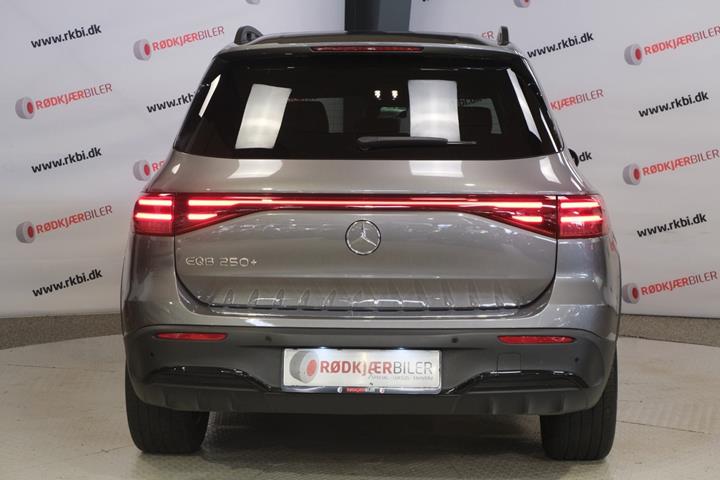 Grå Mercedes EQB250+ fra 2025