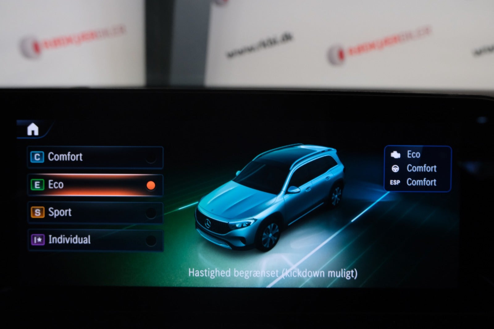 Grå Mercedes EQB250+ fra 2025
