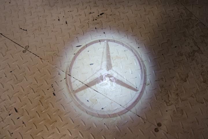 Grå Mercedes EQB250+ fra 2025