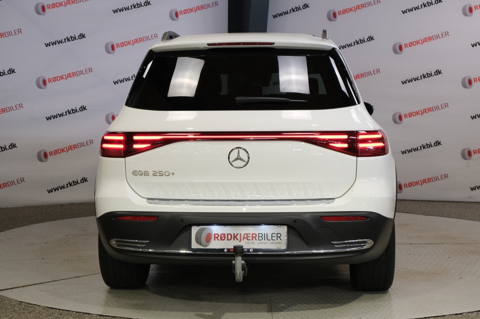 Hvid Mercedes EQB250+ fra 2025