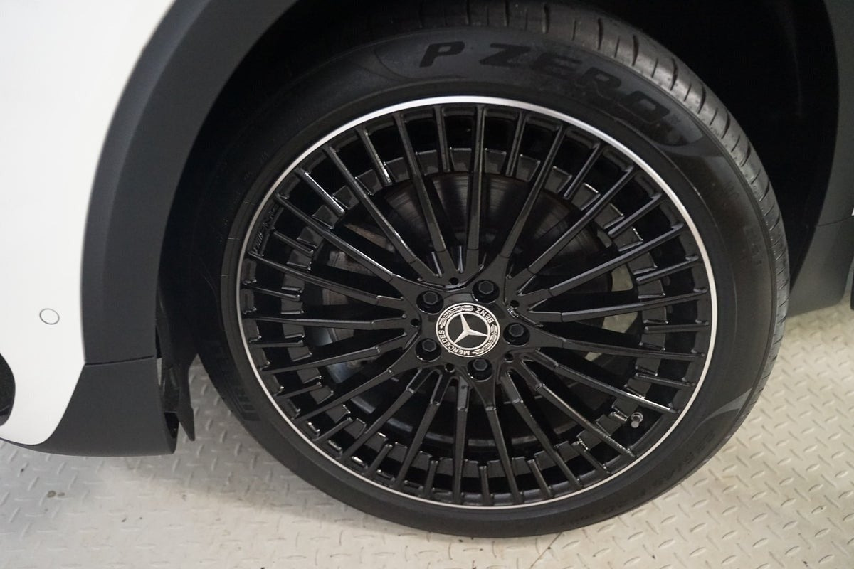 Hvid Mercedes EQB250+ fra 2025