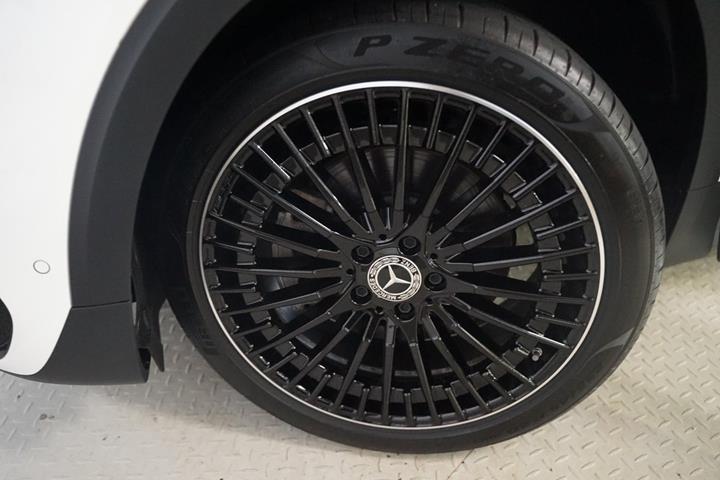 Hvid Mercedes EQB250+ fra 2025