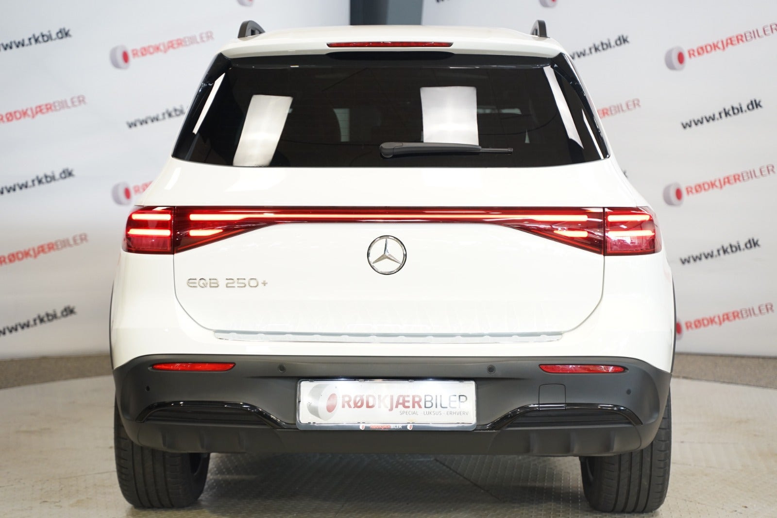 Hvid Mercedes EQB250+ fra 2025