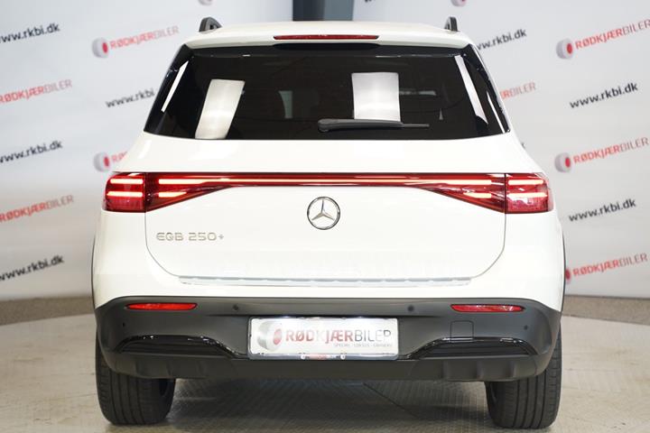 Hvid Mercedes EQB250+ fra 2025
