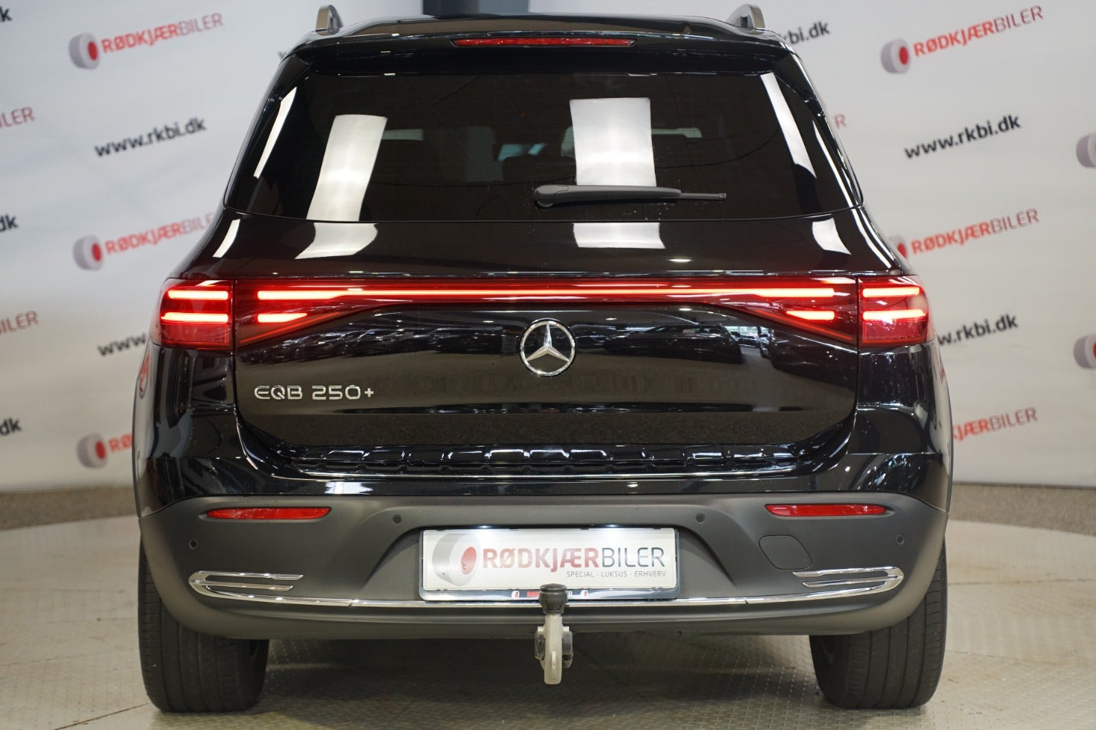 Sort Mercedes EQB250+ fra 2025