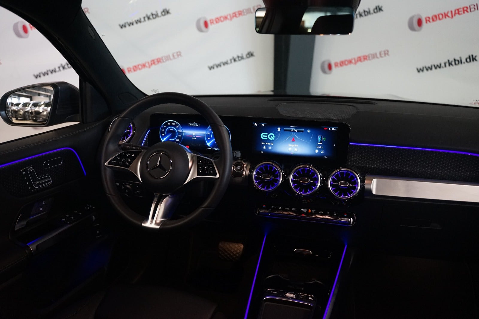 Grå Mercedes EQB250+ fra 2025