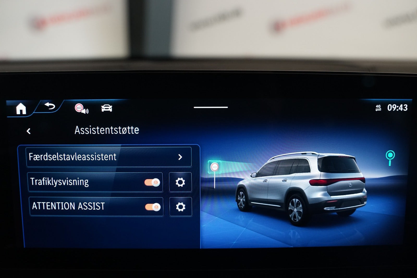 Grå Mercedes EQB250+ fra 2025
