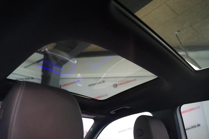 Hvid Mercedes EQB300 fra 2024