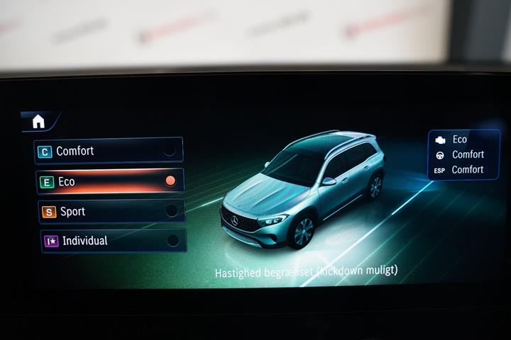 Hvid Mercedes EQB300 fra 2024