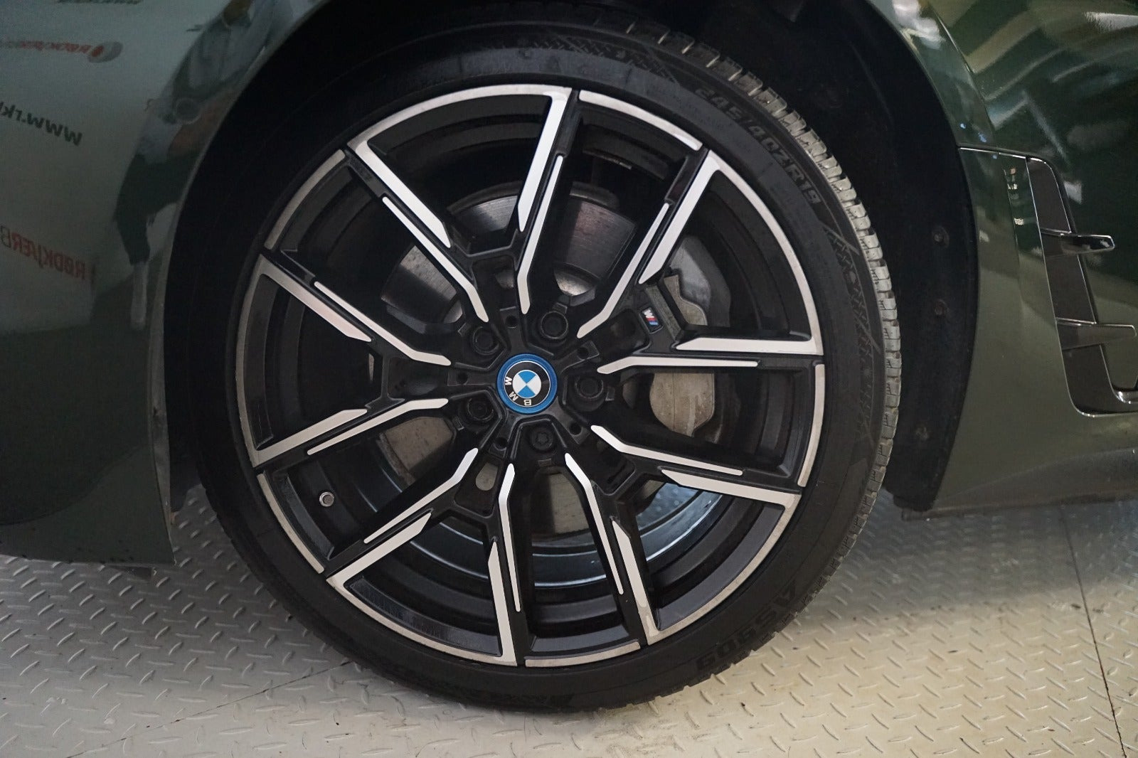 Grøn BMW i4 fra 2023