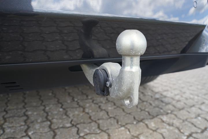 Grå BMW iX fra 2023