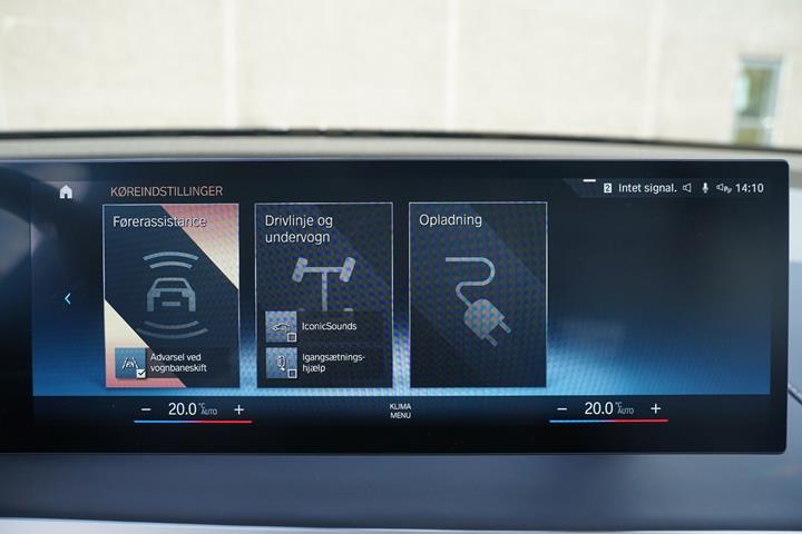 Grå BMW iX fra 2023