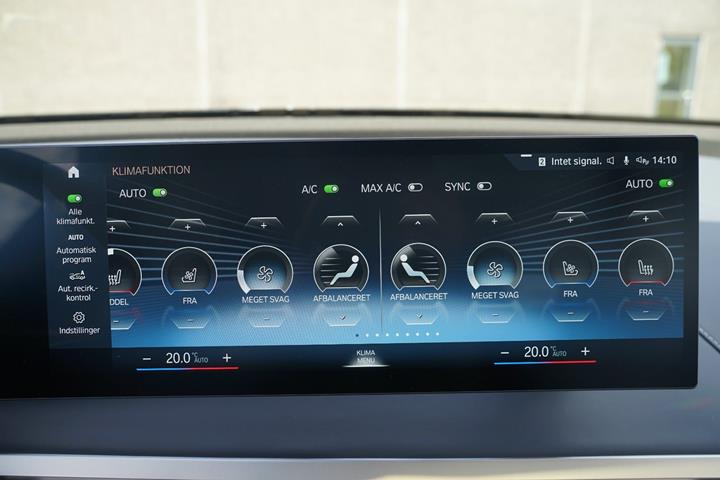 Grå BMW iX fra 2023
