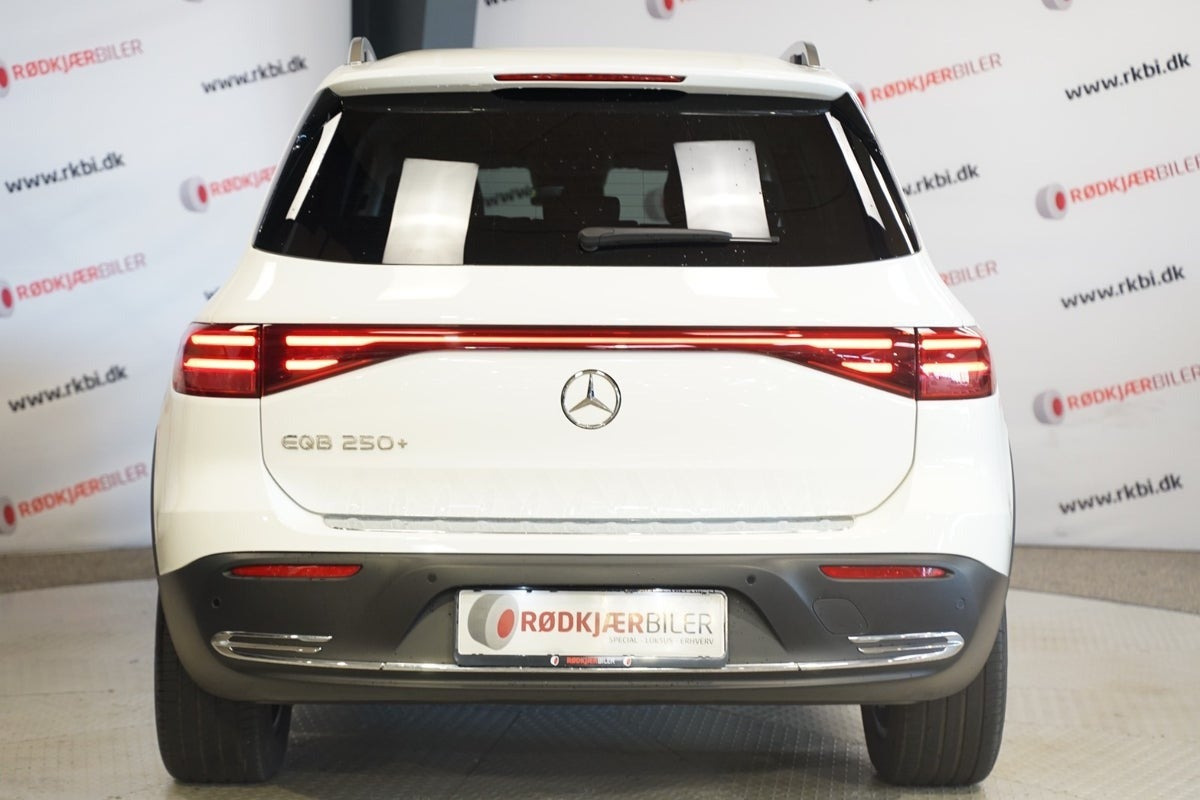 Hvid Mercedes EQB250+ fra 2025