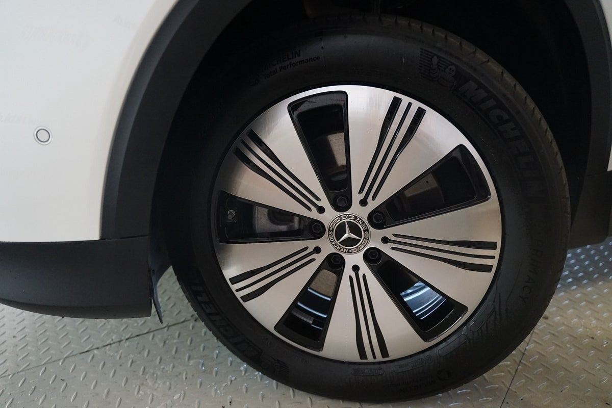 Hvid Mercedes EQB250+ fra 2025