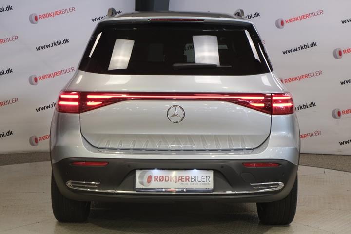 Sølv Mercedes EQB250+ fra 2025