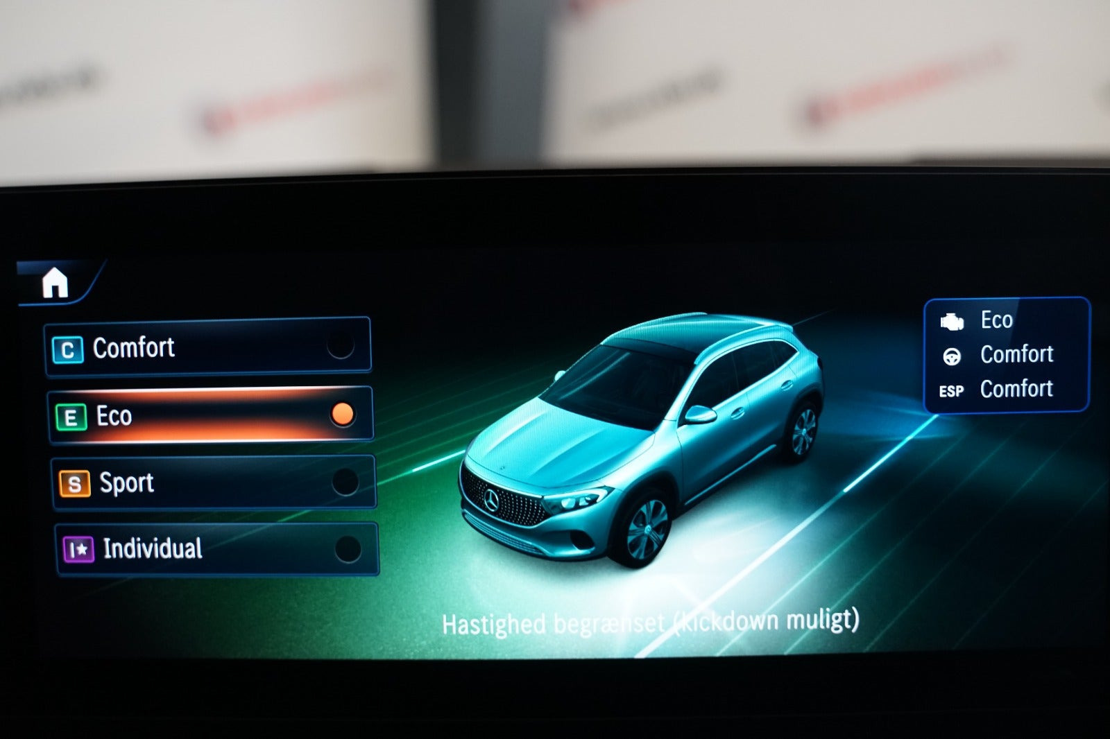 Hvid Mercedes EQA250+ fra 2025