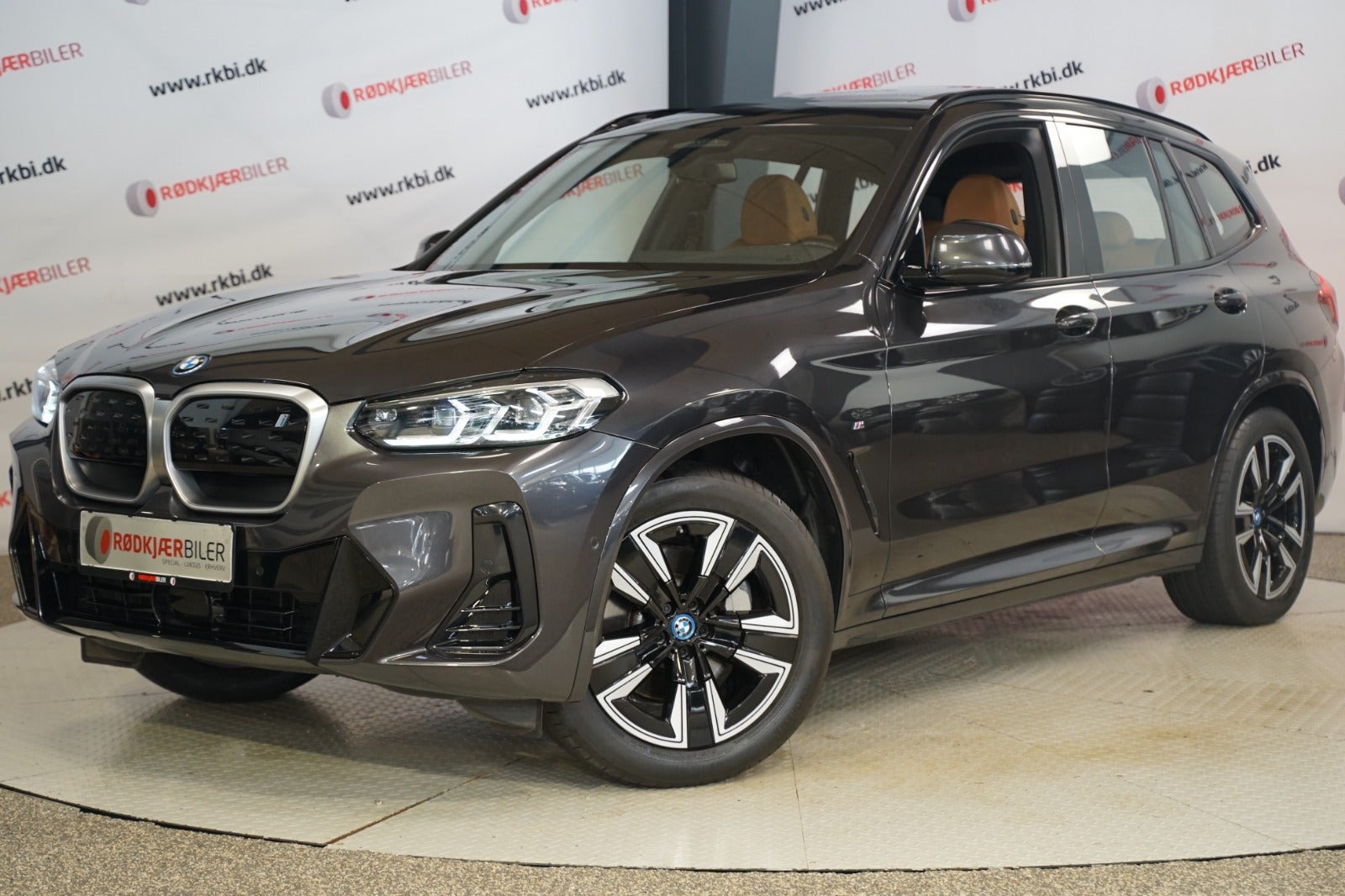 Grå BMW iX3 fra 2023