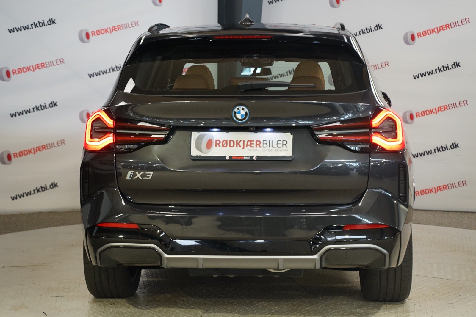 Grå BMW iX3 fra 2023