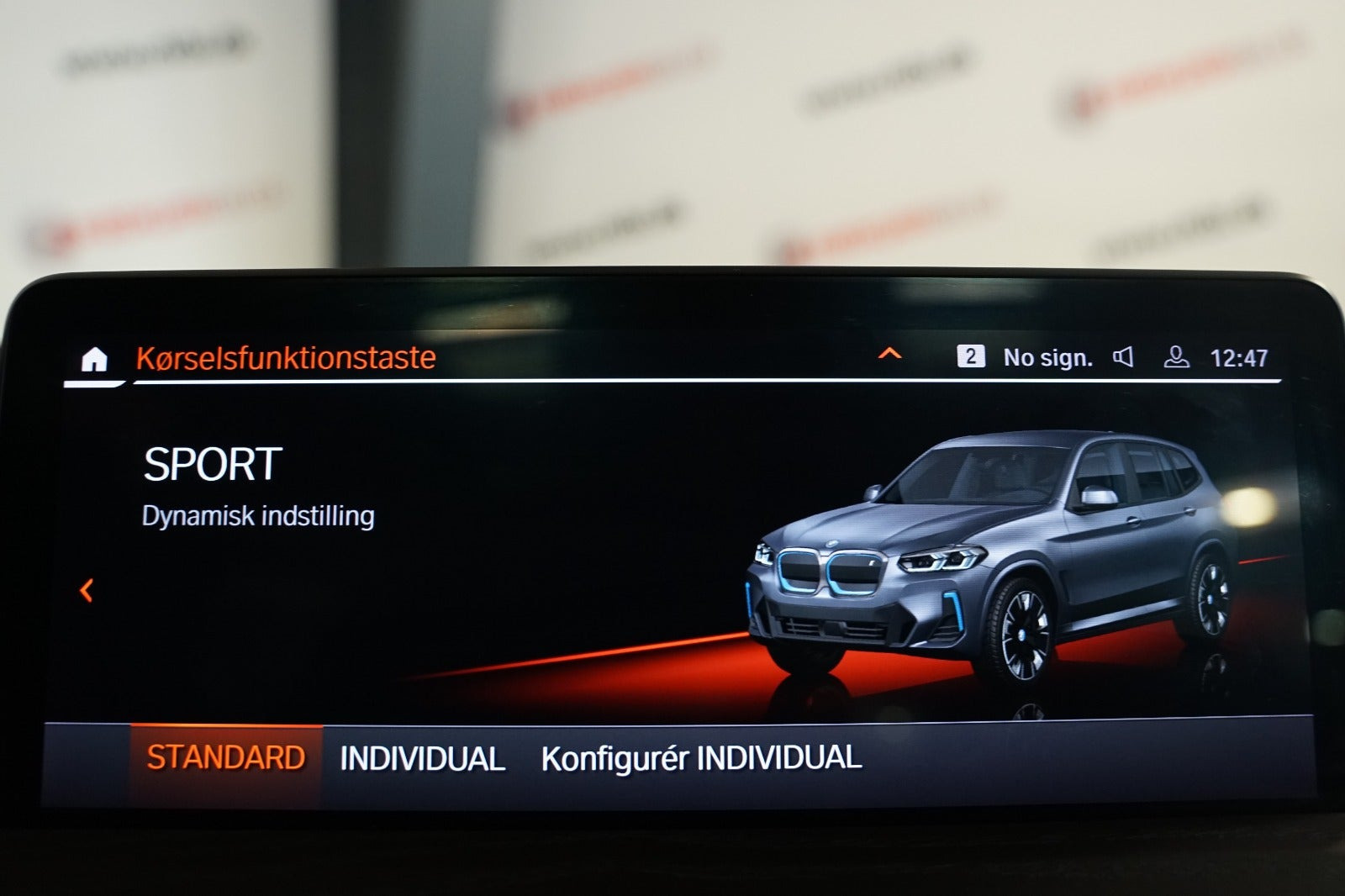Grå BMW iX3 fra 2023