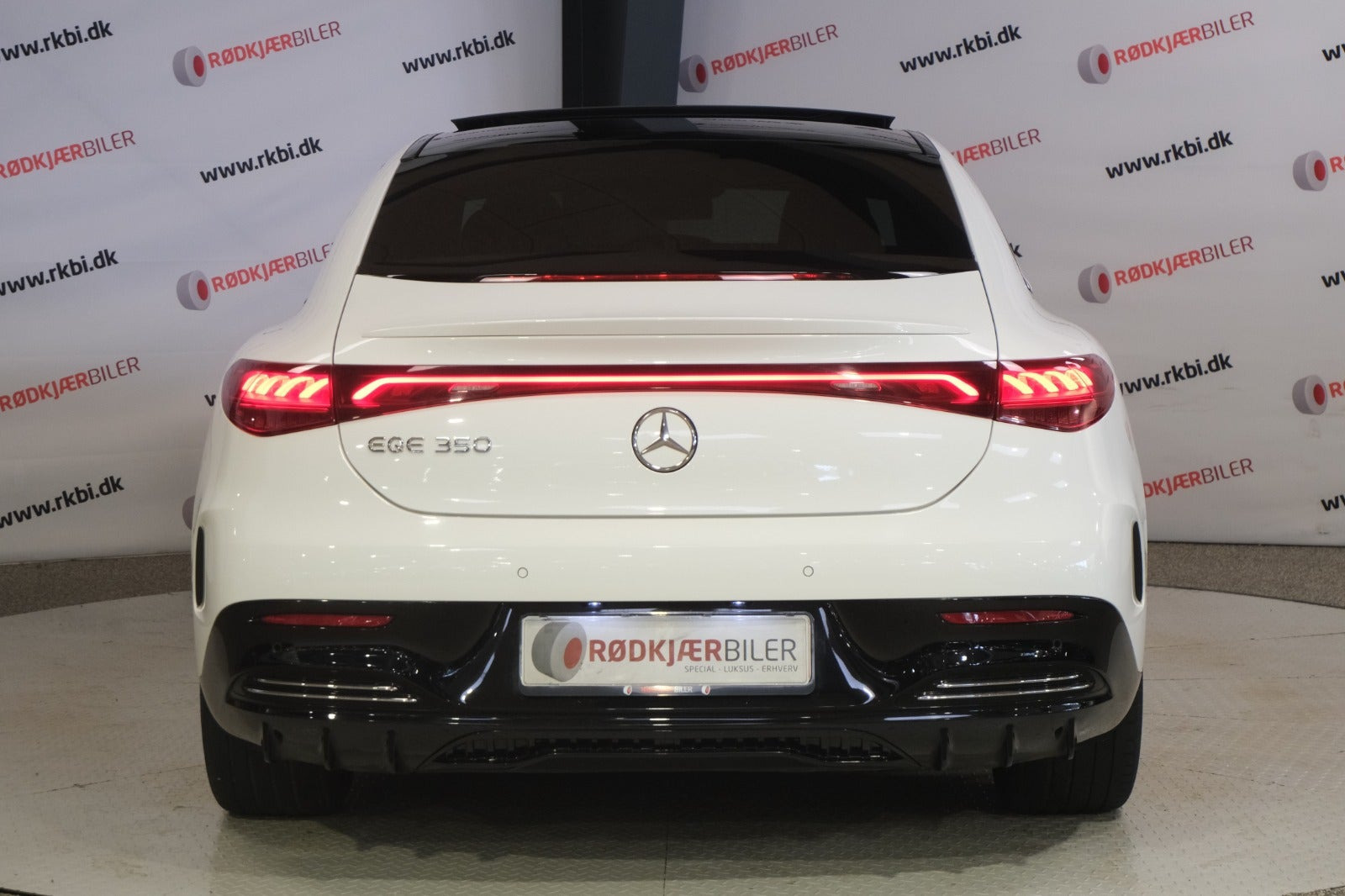 Hvid Mercedes EQE350 fra 2023