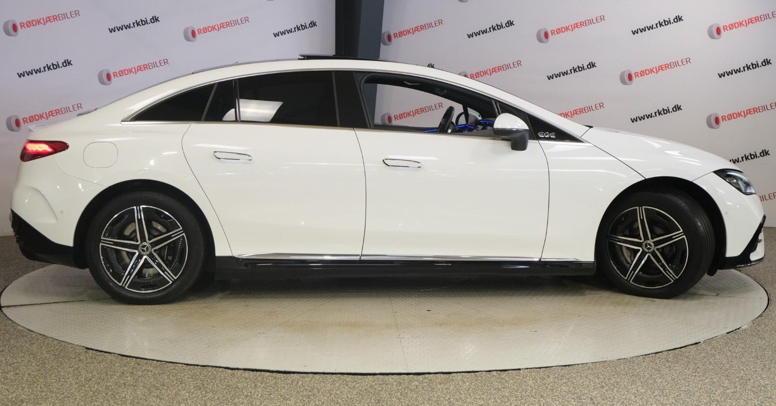 Hvid Mercedes EQE350 fra 2023