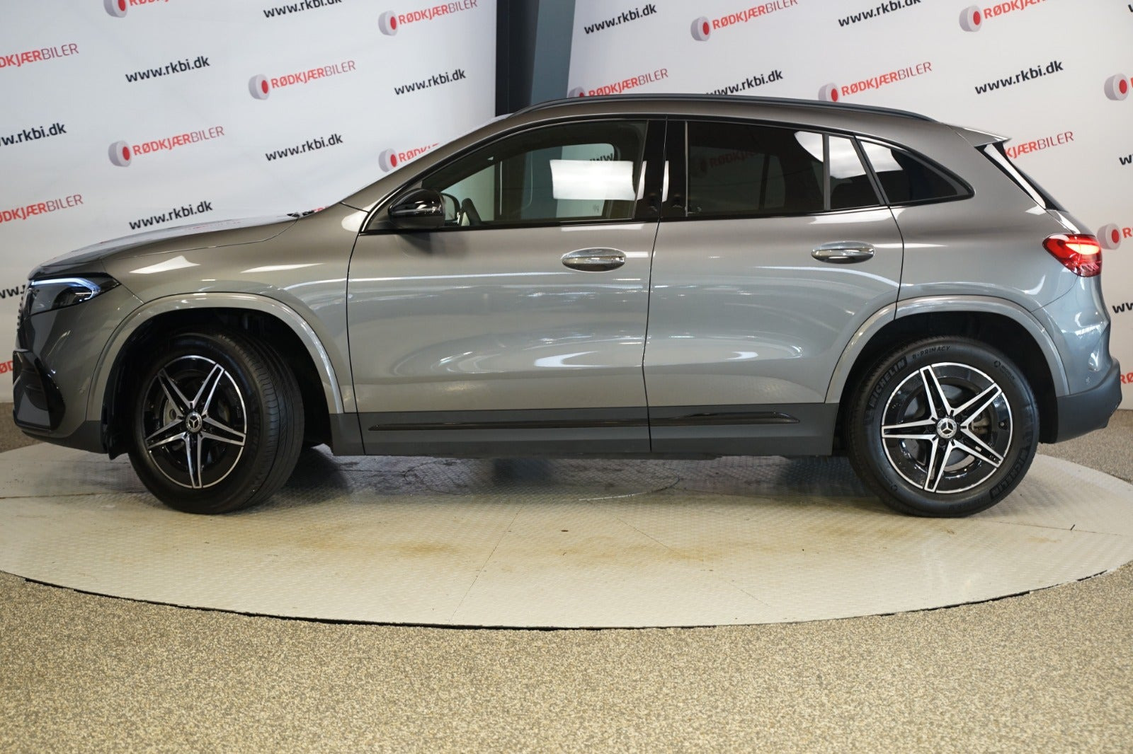 Grå Mercedes EQA250+ fra 2025