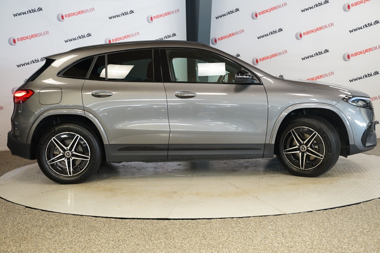 Grå Mercedes EQA250+ fra 2025