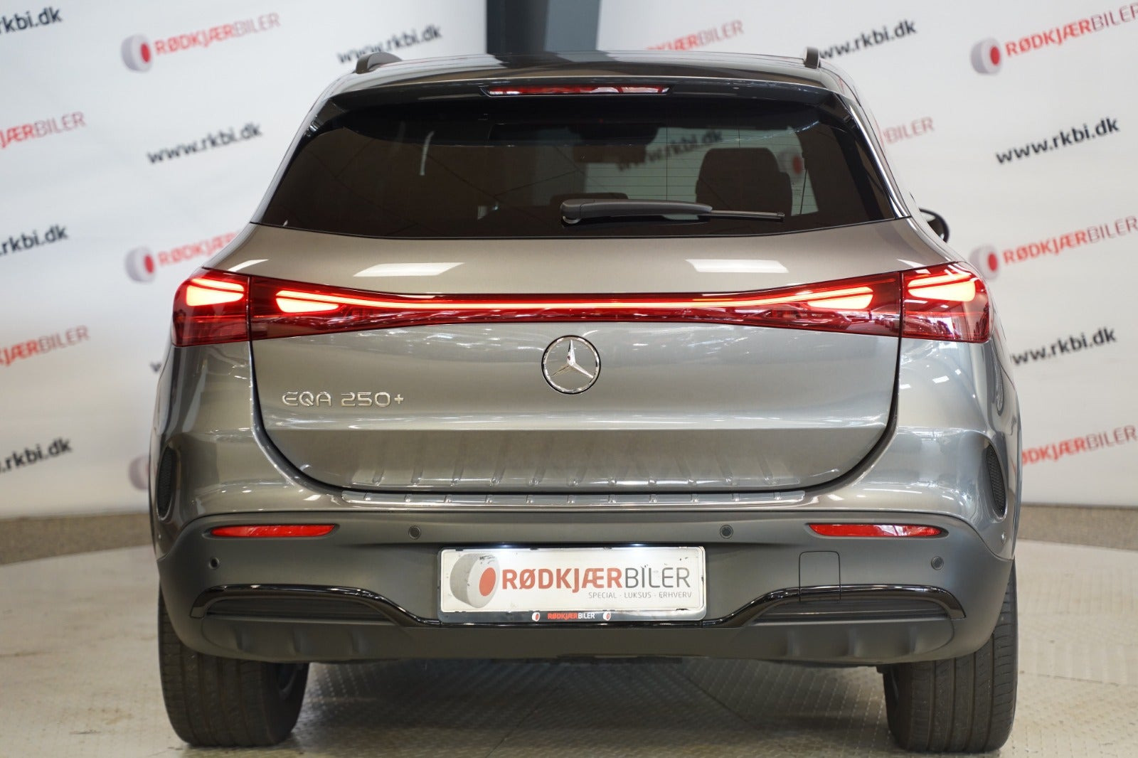 Grå Mercedes EQA250+ fra 2025