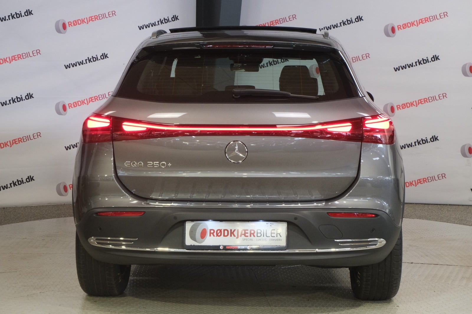 Grå Mercedes EQA250+ fra 2025